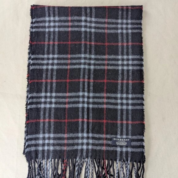 Used Burberry Designer Scarf Blue – Unisex Lambswool – Elegant Winter Accessory. - Picture 5 of 7